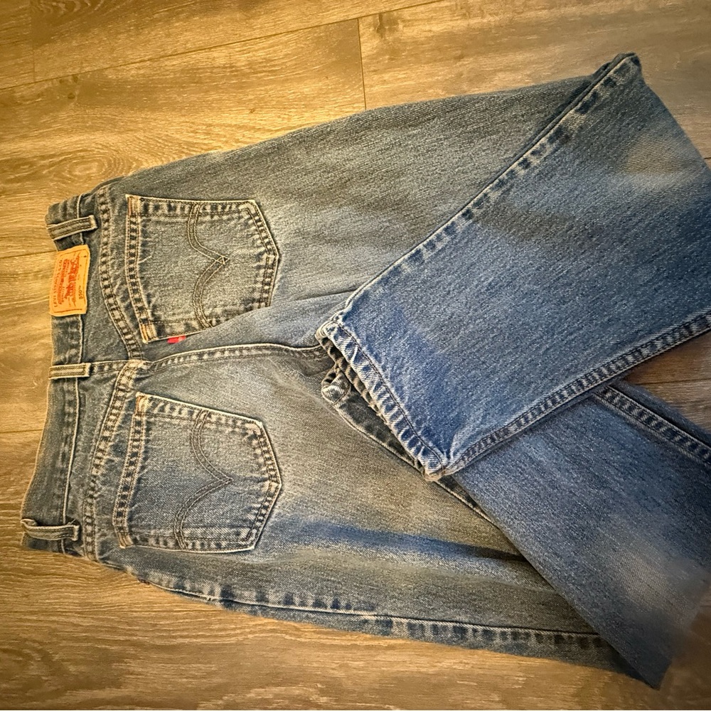 Levi's Relaxed Blue Jeans  THEY ARE WOMEN, IT IS NOT LETTING ME CHANGE IT